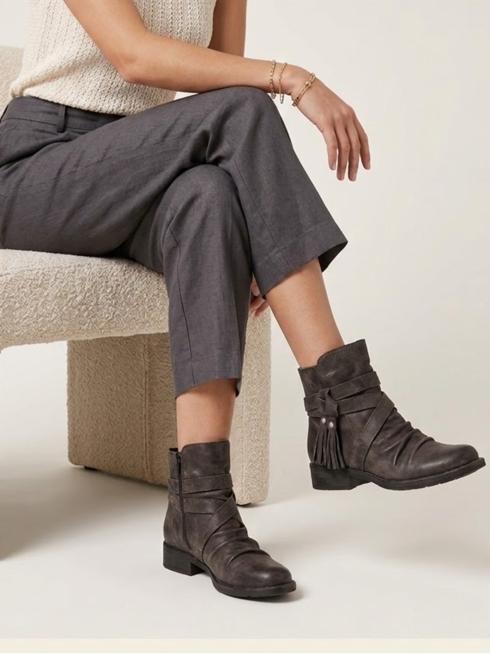 Born Eton Distressed Charcoal Leather Ankle Bootie/Boots. Size 9M